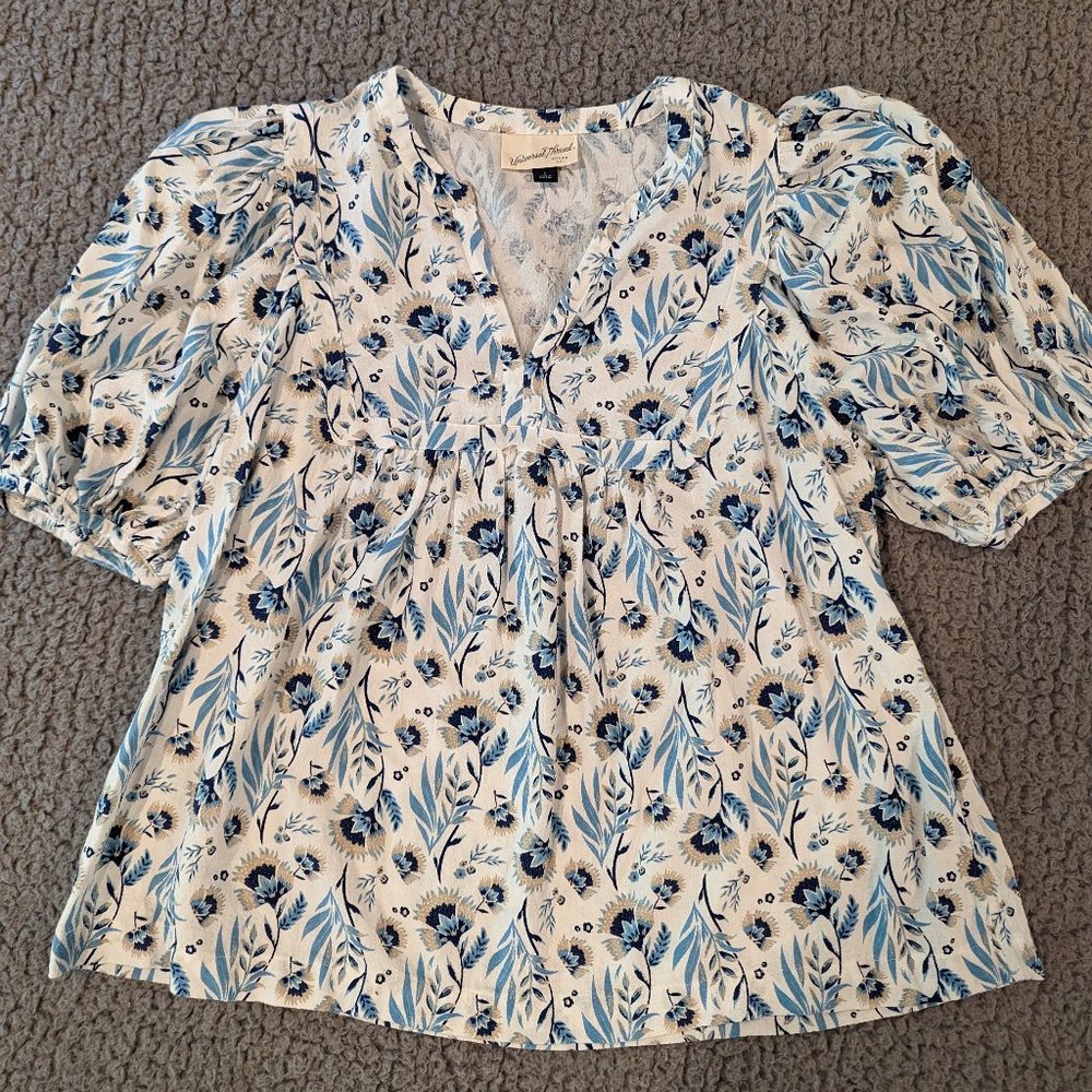 Universal Thread blue flowered blouse